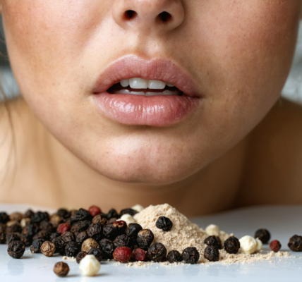 découvrez comment reconnaître les symptômes de l'allergie au poivre, comprendre ses causes et suivre des conseils essentiels pour mieux la gérer au quotidien.